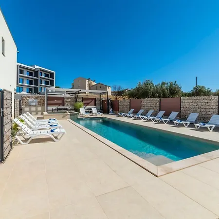 아파트 Pinna - Supin 풀라